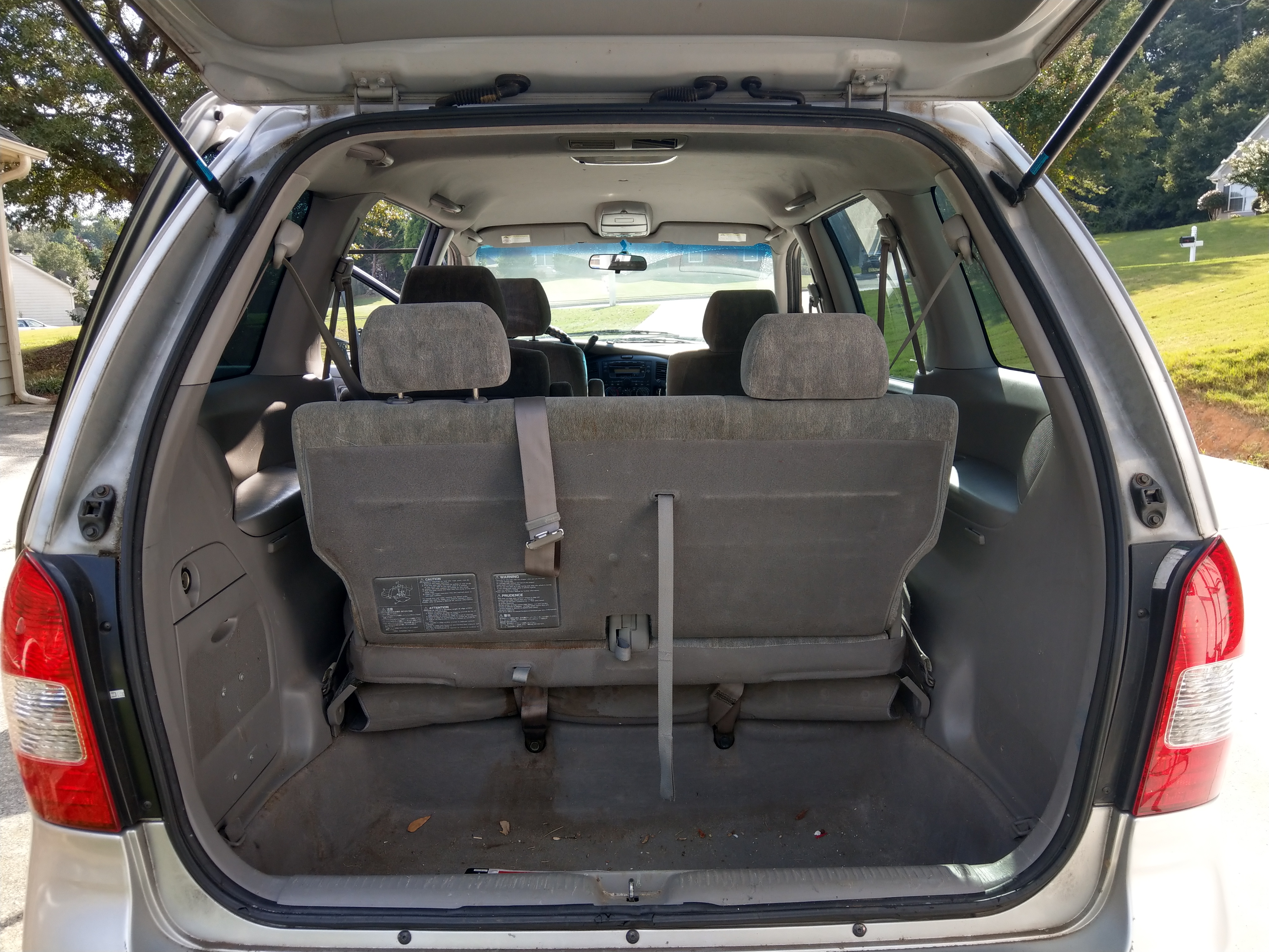 2001 Mazda MPV LX; Picture: Inside Rear